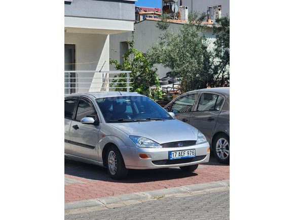 Sahibinden Ford Focus 1.6 Ghia 2000 Model