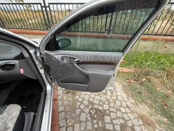 Sahibinden Ford Focus 1.6 Ghia 2000 Model