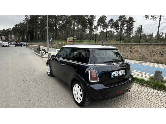 MİNİ ONE 242.000 siyah beyaz 