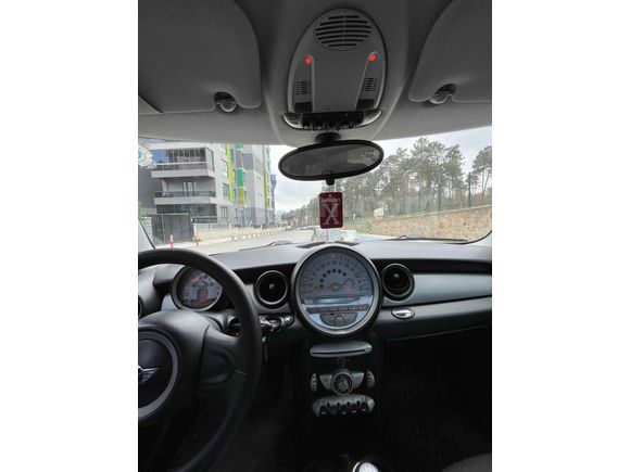 MİNİ ONE 242.000 siyah beyaz 