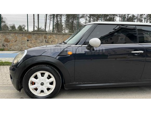 MİNİ ONE 242.000 siyah beyaz 