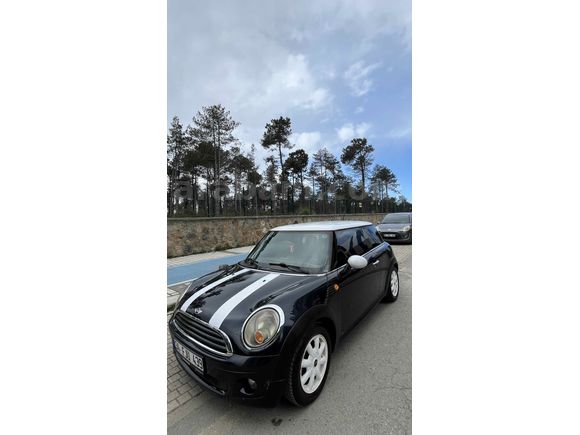 MİNİ ONE 242.000 siyah beyaz 