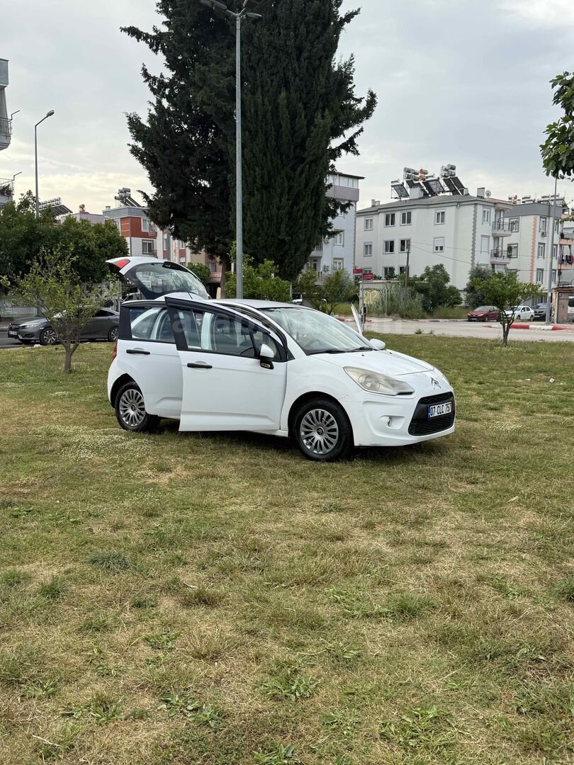 Galeriden Citroen C3 1.4 HDi Attraction 2011 Model Antalya 303.000 km Beyaz 2