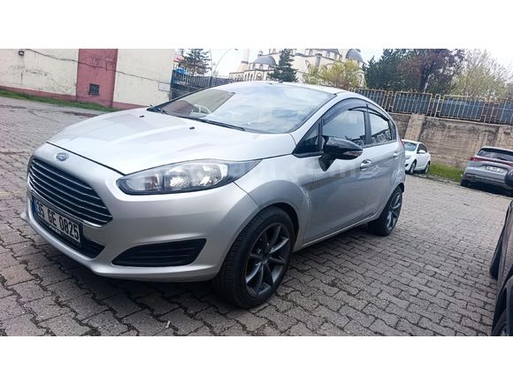 Sahibinden Ford Fiesta 1.5 TDCi Trend 2013 Model  220.000 km Gri (Gümüş)