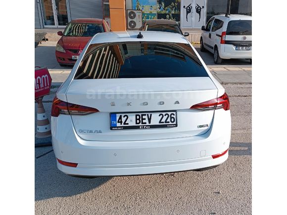Skoda Octavia 1.0 e-Tec Premium 2023 Model