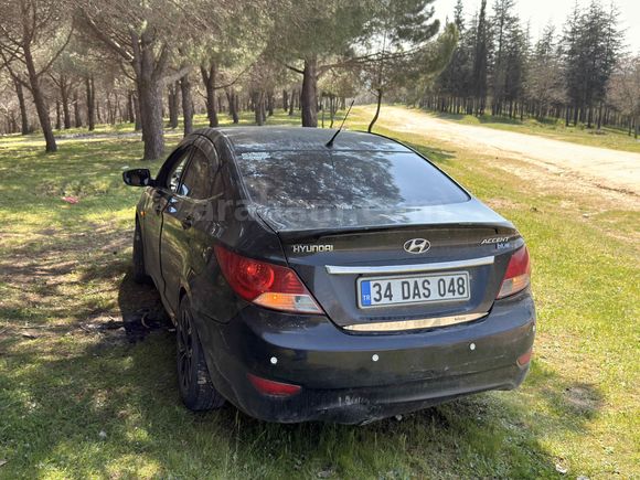 Sahibinden Hyundai Accent Blue 1.6 CRDI Mode Plus 2012 Model  255.000 km Siyah