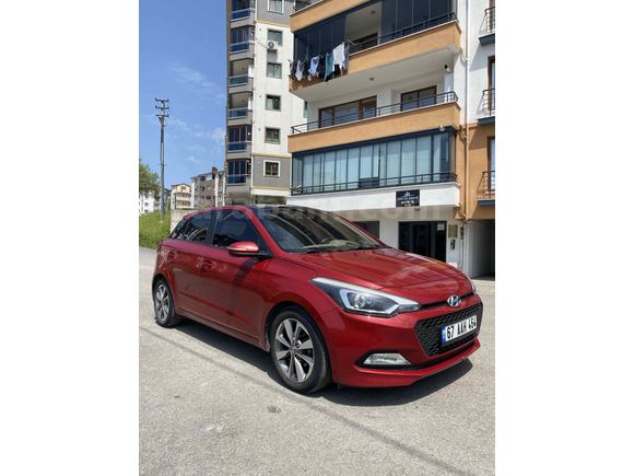 Sahibinden Hyundai i20 1.2 MPI Style 2015 Model  150.000 km Kırmızı