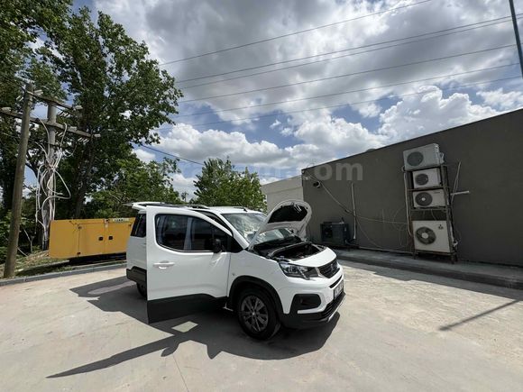 Sahibinden Peugeot Rifter 1.5 BlueHDI Allure 2022 Model 