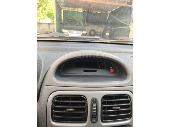 Değişensiz Takaslı Sahibinden Renault Clio 1.6 RXT 2000 Model
