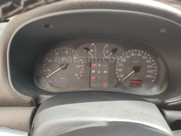 Değişensiz Takaslı Sahibinden Renault Clio 1.6 RXT 2000 Model