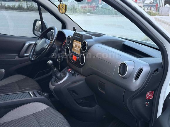 CAM TAVAN UYGUN RAKAM Peugeot Partner 1.6 HDI Zenith 2017 Model Ankara