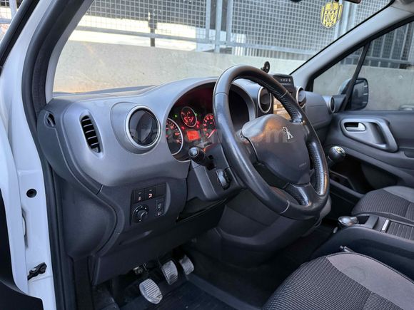 CAM TAVAN UYGUN RAKAM Peugeot Partner 1.6 HDI Zenith 2017 Model Ankara