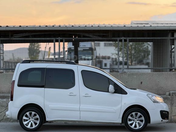 CAM TAVAN UYGUN RAKAM Peugeot Partner 1.6 HDI Zenith 2017 Model Ankara