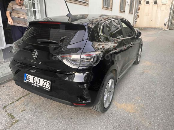 Sahibinden Renault Clio 1.0 TCe Evolution 2024 Model  27.000 km Siyah