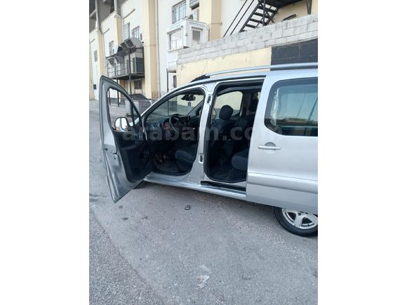 Peugeot Partner 1.6 HDI Premium Pack 2011 Model