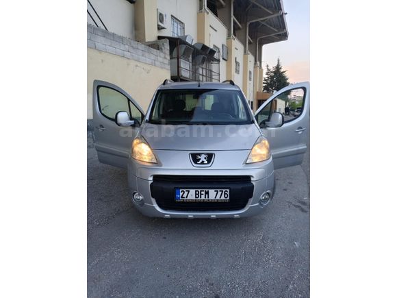 Peugeot Partner 1.6 HDI Premium Pack 2011 Model