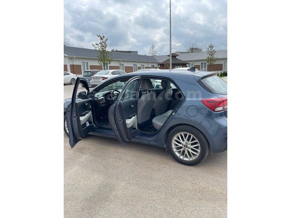Kia rio 1.4CRDİ WGT 2018 model sahibinden temiz