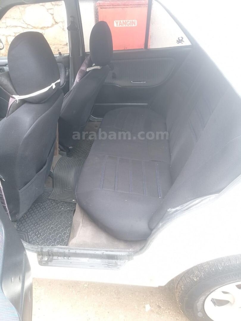 Sahibinden Mazda 323 1.6 GLX 1994 Model Uşak 335.000 km Beyaz 6