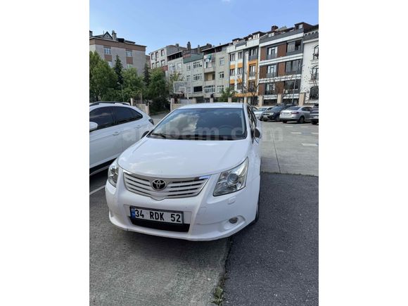Sahibinden Toyota Avensis 1.6 Elegant Extra  kış lastikleriyle birlikte