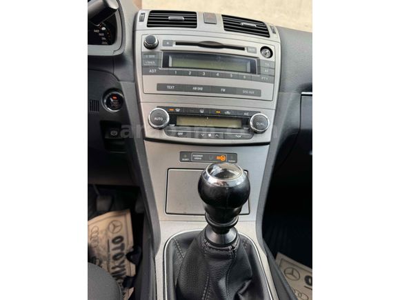 Sahibinden Toyota Avensis 1.6 Elegant Extra  kış lastikleriyle birlikte
