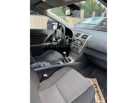Sahibinden Toyota Avensis 1.6 Elegant Extra  kış lastikleriyle birlikte