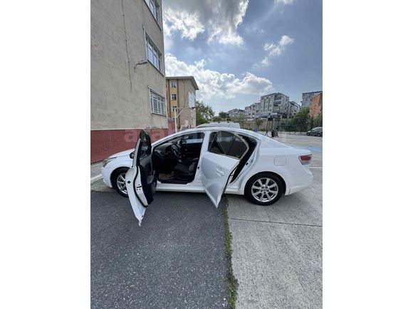 Sahibinden Toyota Avensis 1.6 Elegant Extra  kış lastikleriyle birlikte