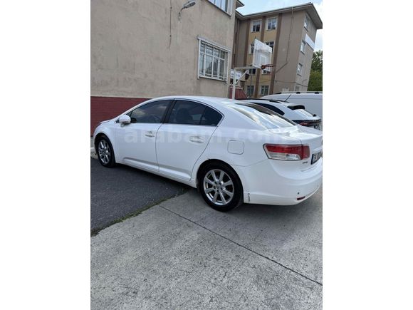 Sahibinden Toyota Avensis 1.6 Elegant Extra  kış lastikleriyle birlikte
