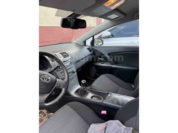 Sahibinden Toyota Avensis 1.6 Elegant Extra  kış lastikleriyle birlikte