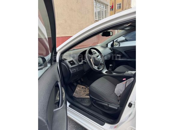 Sahibinden Toyota Avensis 1.6 Elegant Extra  kış lastikleriyle birlikte