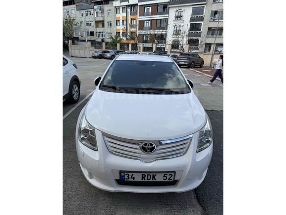 Sahibinden Toyota Avensis 1.6 Elegant Extra  kış lastikleriyle birlikte