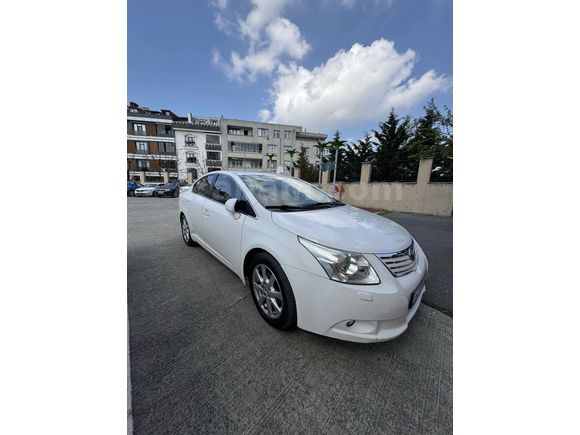 Sahibinden Toyota Avensis 1.6 Elegant Extra  kış lastikleriyle birlikte