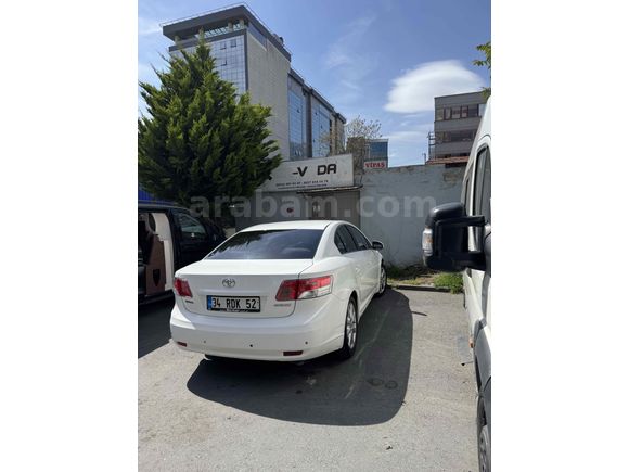 Sahibinden Toyota Avensis 1.6 Elegant Extra  kış lastikleriyle birlikte