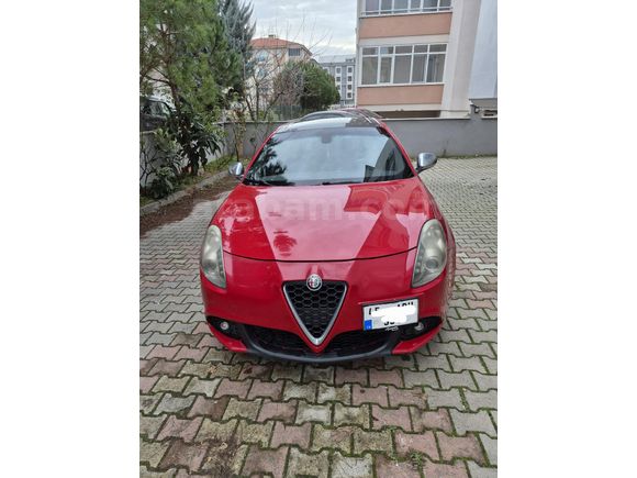 Sahibinden Alfa Romeo Giulietta 1.6 JTD Distinctive 2011 Model  238.000 km Kırmızı