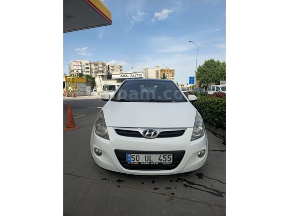 Sahibinden Hyundai i20 1.4 CRDi STYLE 2011 Model  HATASIZ!! ACİL SATLIK