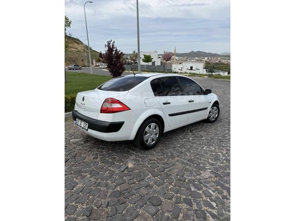 Sahibinden Renault Megane 1.6 Authentique 2004 Model 