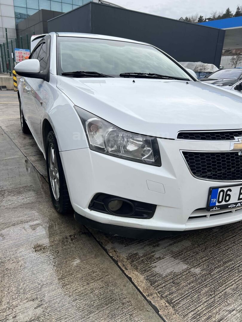 Sahibinden Chevrolet Cruze 1.6 LS 2010 Model Ankara 210.000 km Beyaz 4