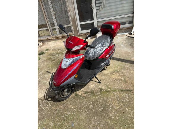 O Km Jelatinleri üstünde Kral Motor 50 CC 