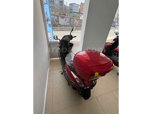 O Km Jelatinleri üstünde Kral Motor 50 CC 