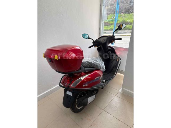 O Km Jelatinleri üstünde Kral Motor 50 CC 