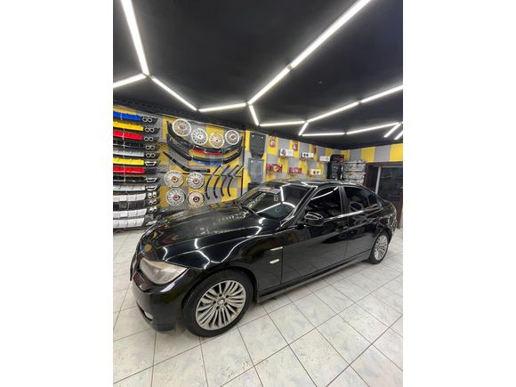 184'lük E90 BMW 3 Serisi 320d Standart 2011 Model  360.000 km Siyah