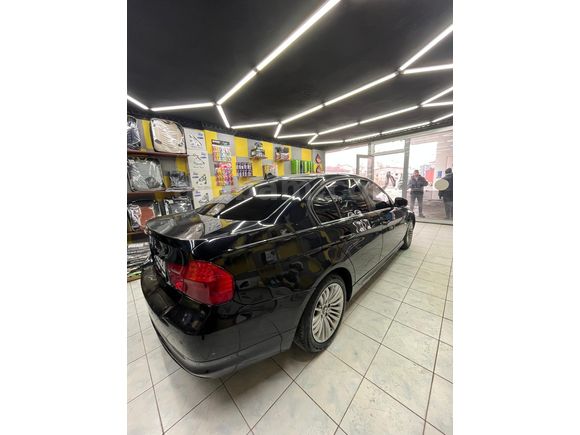 184'lük E90 BMW 3 Serisi 320d Standart 2011 Model  360.000 km Siyah