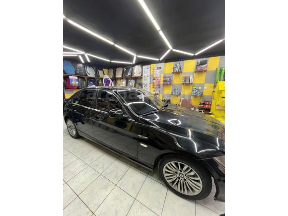 184'lük E90 BMW 3 Serisi 320d Standart 2011 Model  360.000 km Siyah