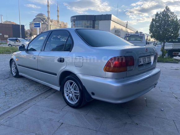 Galeriden Honda Civic 1.6 i ES 2000 Model Uşak