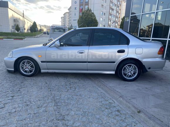 Galeriden Honda Civic 1.6 i ES 2000 Model Uşak