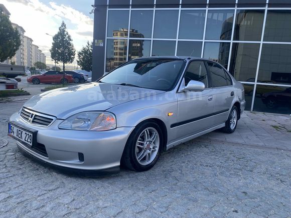 Galeriden Honda Civic 1.6 i ES 2000 Model Uşak