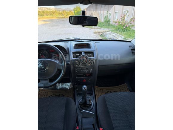 Renault Megane 1.6 Authentique 2004 Model