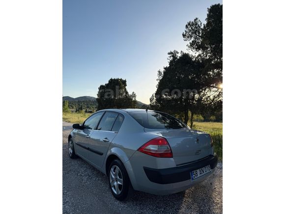 Renault Megane 1.6 Authentique 2004 Model