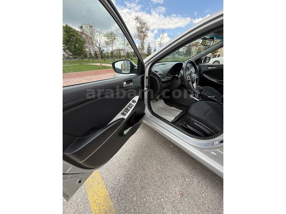 Sahibinden Hyundai Accent Blue 1.6 CRDI Mode Plus 2015 Model 