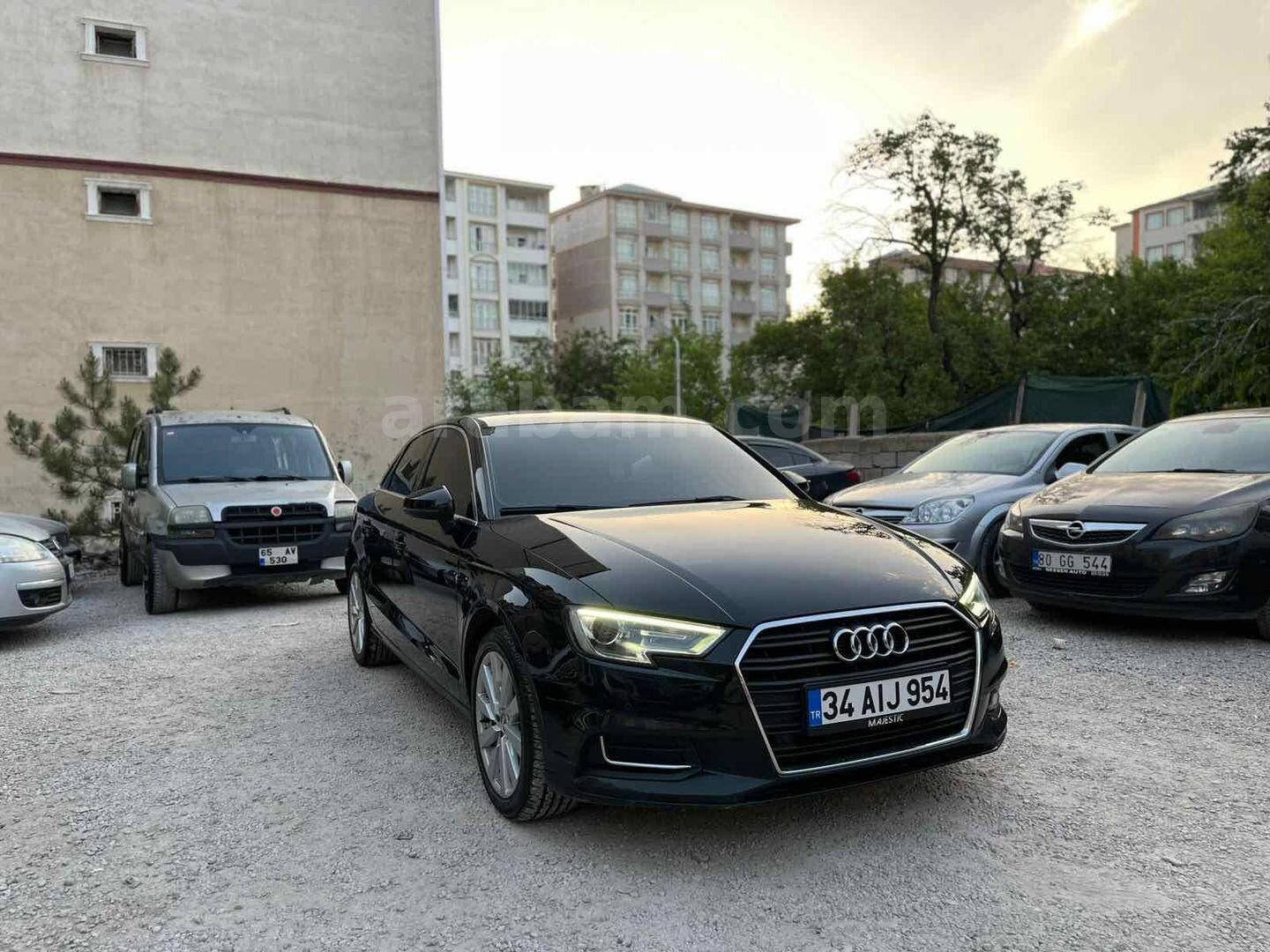 Sahibinden Audi A3 Sedan 1.6 TDI Design Line 2017 Model İstanbul 201.000 km Siyah 4