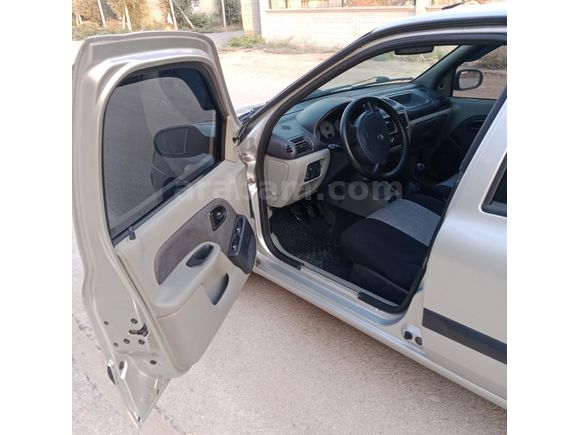ACiL Sahibinden Renault Clio 1.4 Authentique 2005 Model